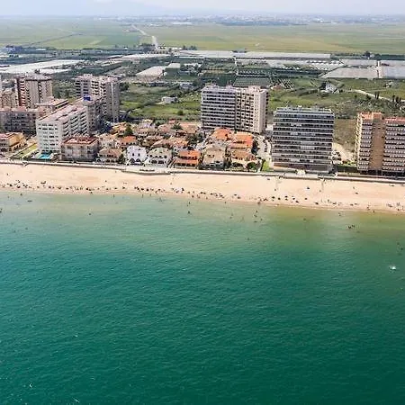 Проживание в семье Sunset At Front - En La Playa En Piso Compartido