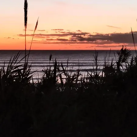 Sunset At Front - En La Playa Piso Privado Homestay