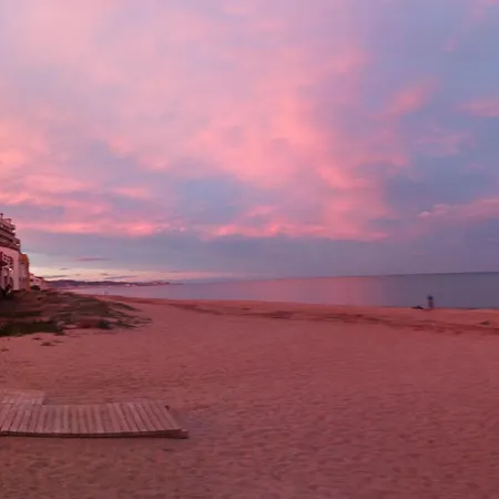 Homestay Sunset At Front - En La Playa Piso Privado